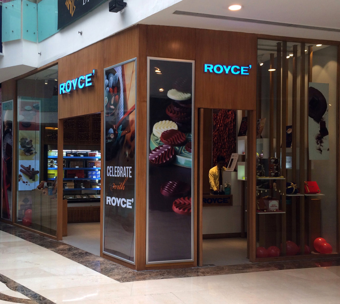 ROYCE’ Retail Store Ambience Mall — aRT