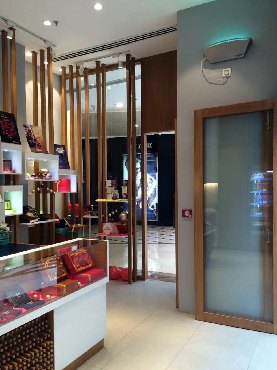 ROYCE’ Retail Store Ambience Mall — aRT